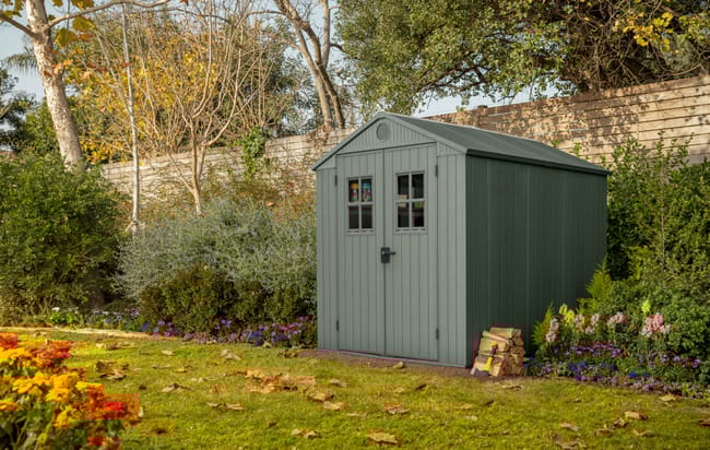 Casetta da giardino con pavimento KETER DARWIN 6X8 in polipropilene verde con porta doppio battente, superficie interna 4.5 m² e spessore parete 16 mm - immagine 9